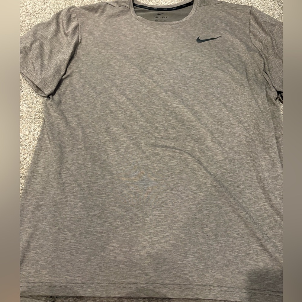 Nike Men’s Heather Gray Dri-FIT Short Sleeve Tee